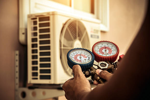 Professional Hvac technician working in Edgewood, OH